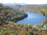 Le lac Larouche et le massif Orford
